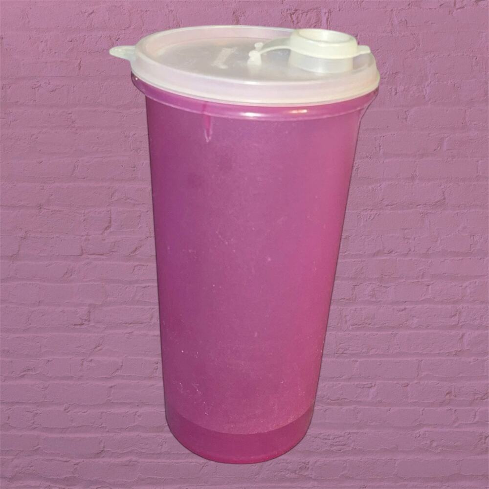 Tupperware Handolier 48 oz Pitcher 261 563 Purple Flip Top Pour Lid Jug Vintage